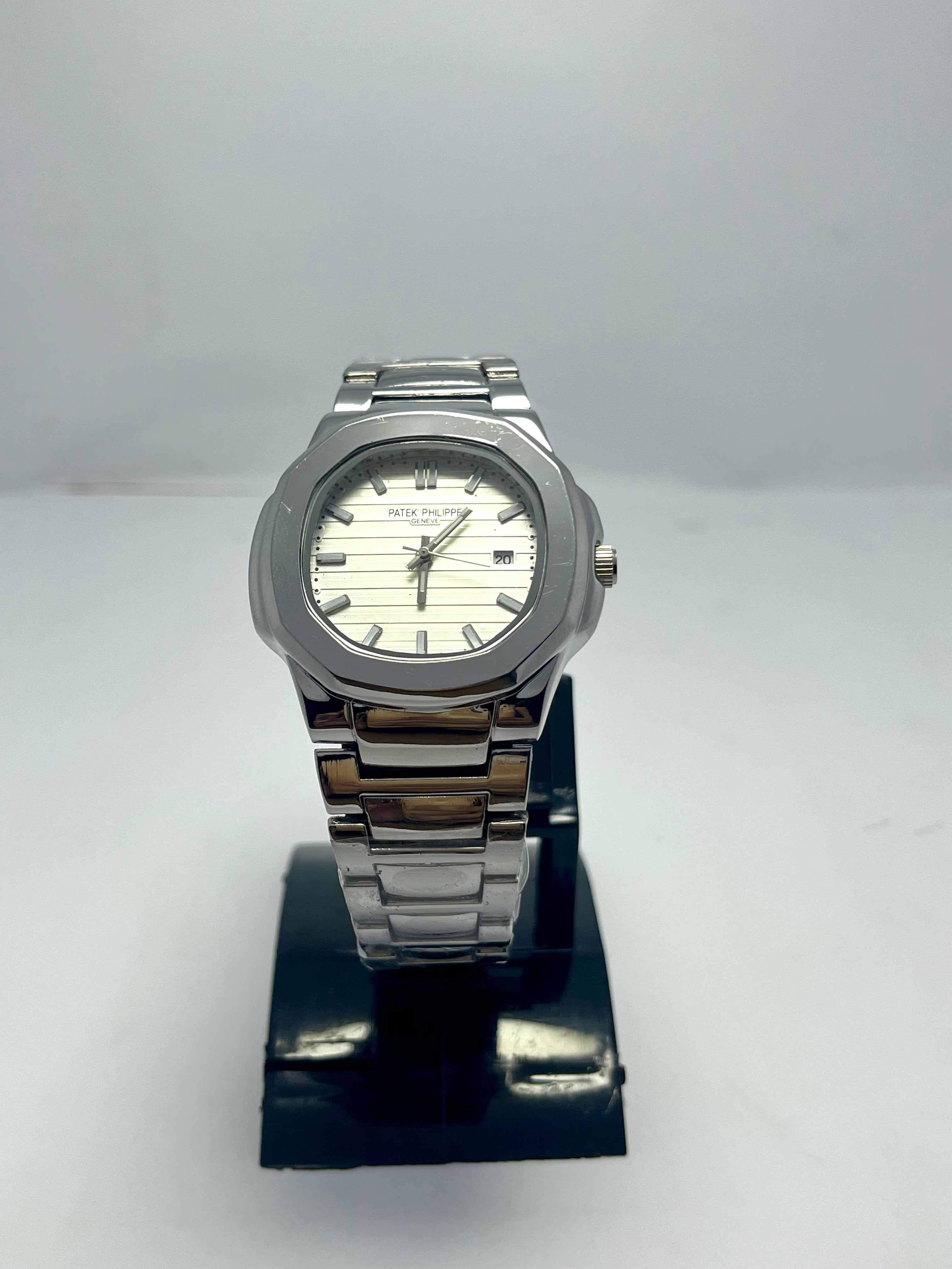 PATEK PHILIPPE GENEVE WATCH WITH WHITE DIAL WITH DATE