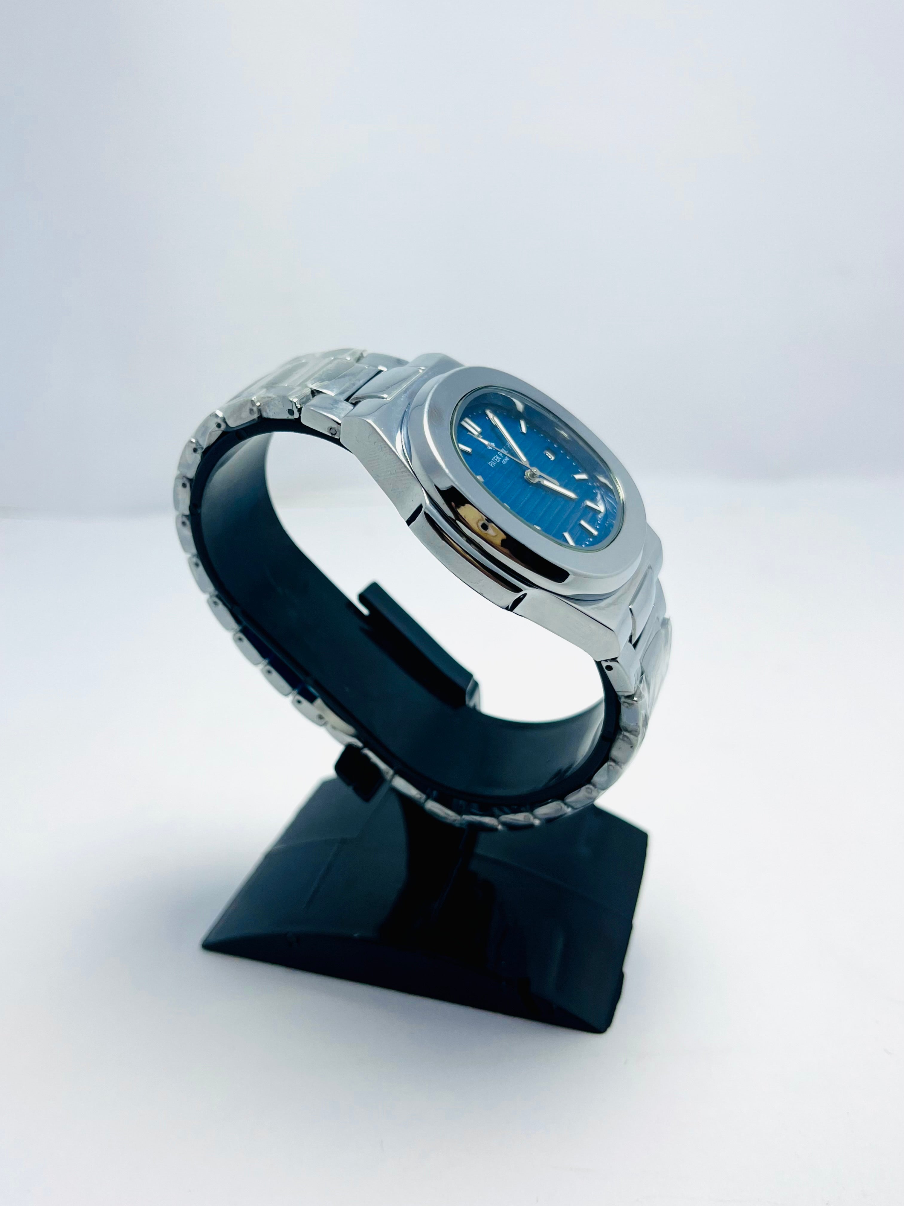 PATEK PHILIPPE GENEVE WATCH WITH BLUE DIAL WITH DATE