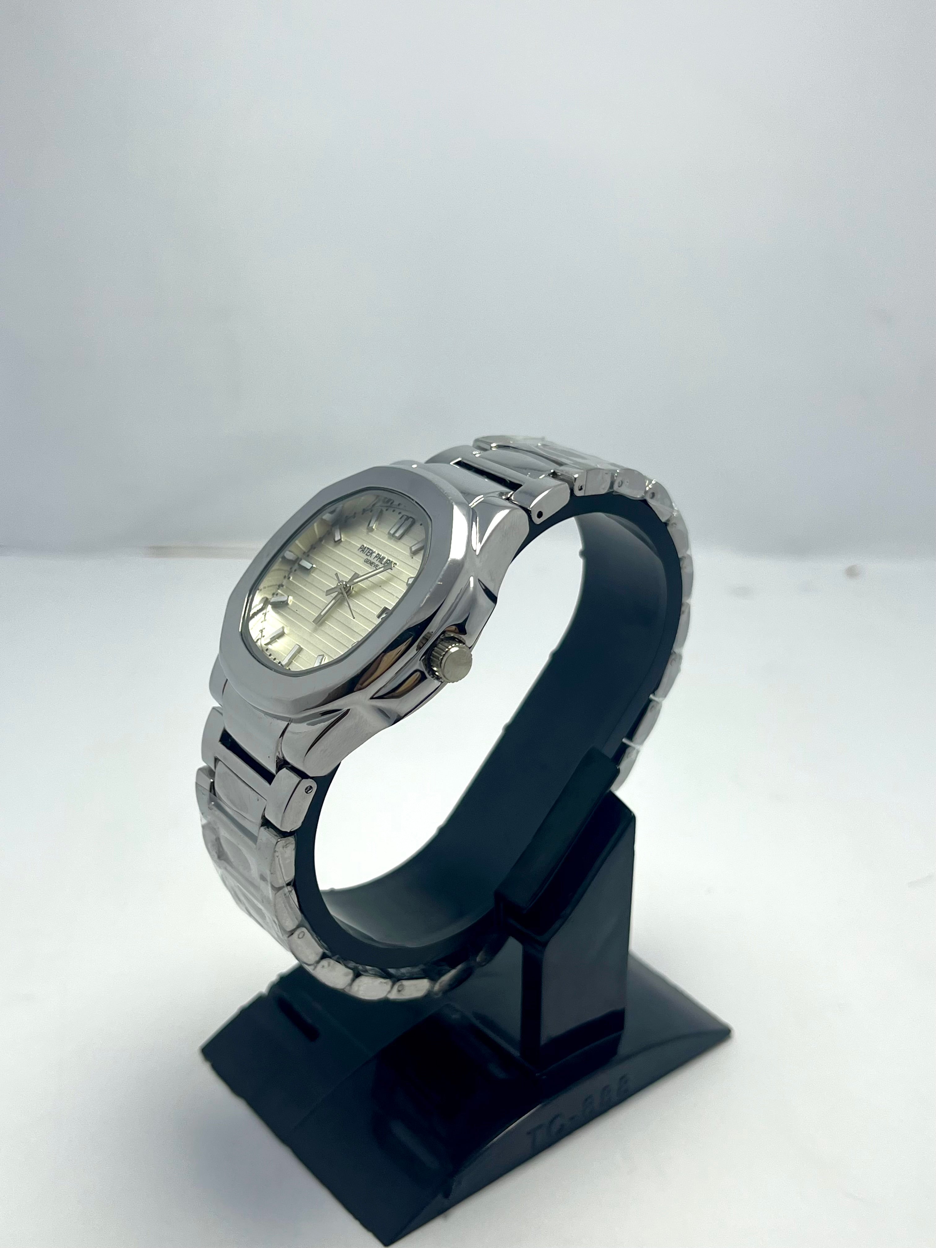 PATEK PHILIPPE GENEVE WATCH WITH WHITE DIAL WITH DATE